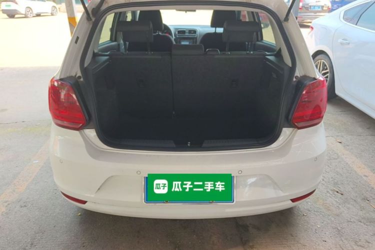Volkswagen Polo 2015 car image #19