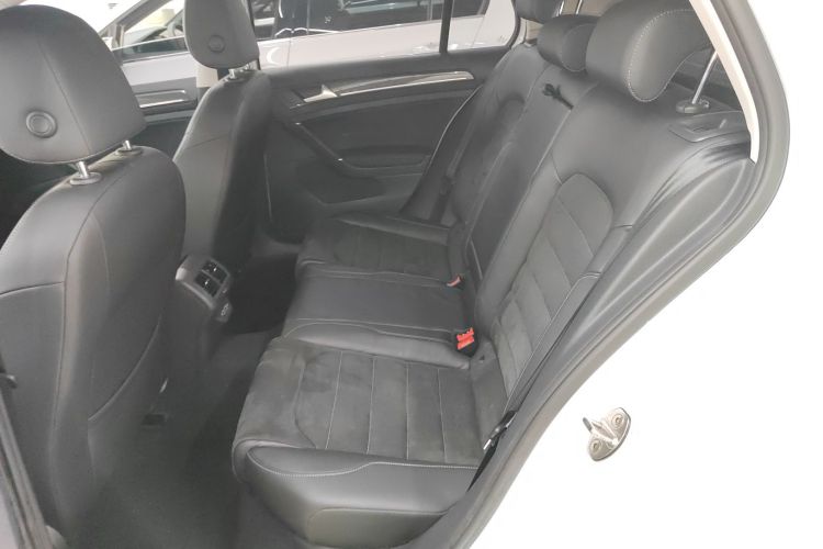 Volkswagen Golf 2020 car image #17