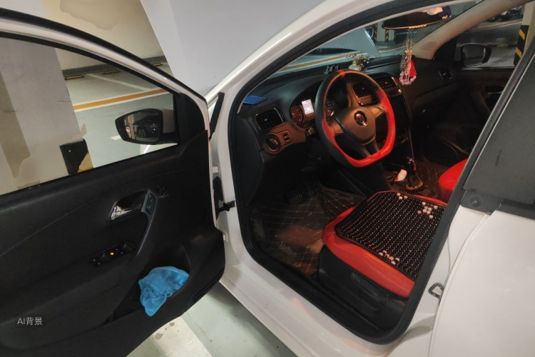 Volkswagen Polo 2015 car image #18
