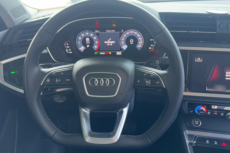 Audi Q3 2022 car image #12