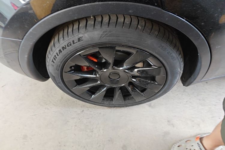 Tesla Model Y 2021 car image #10