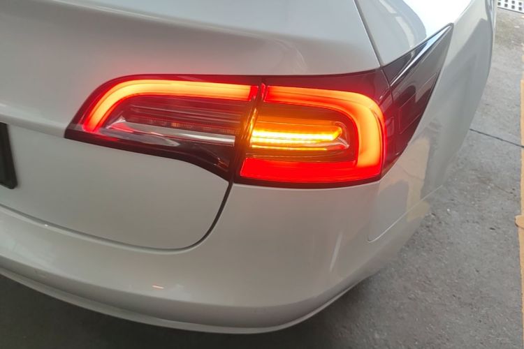 Tesla Model 3 2021 car image #8