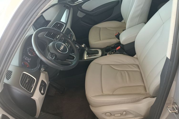 Audi Q3 2016 car image #15