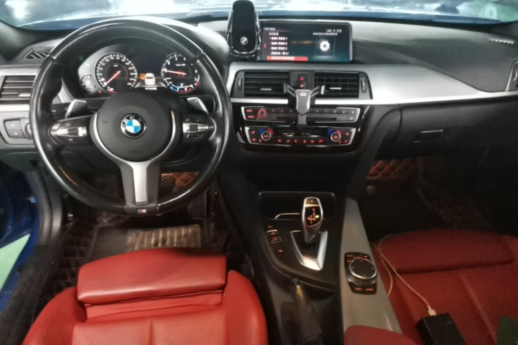 BMW 3 Series 2019 car image #10