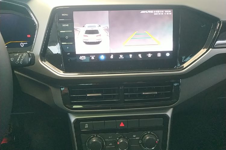 Volkswagen T-Cross 2023 #13 Volkswagen T-Cross 2023 car image #13