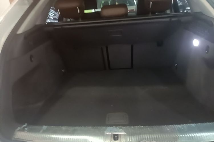 Audi Q3 2018 car image #19
