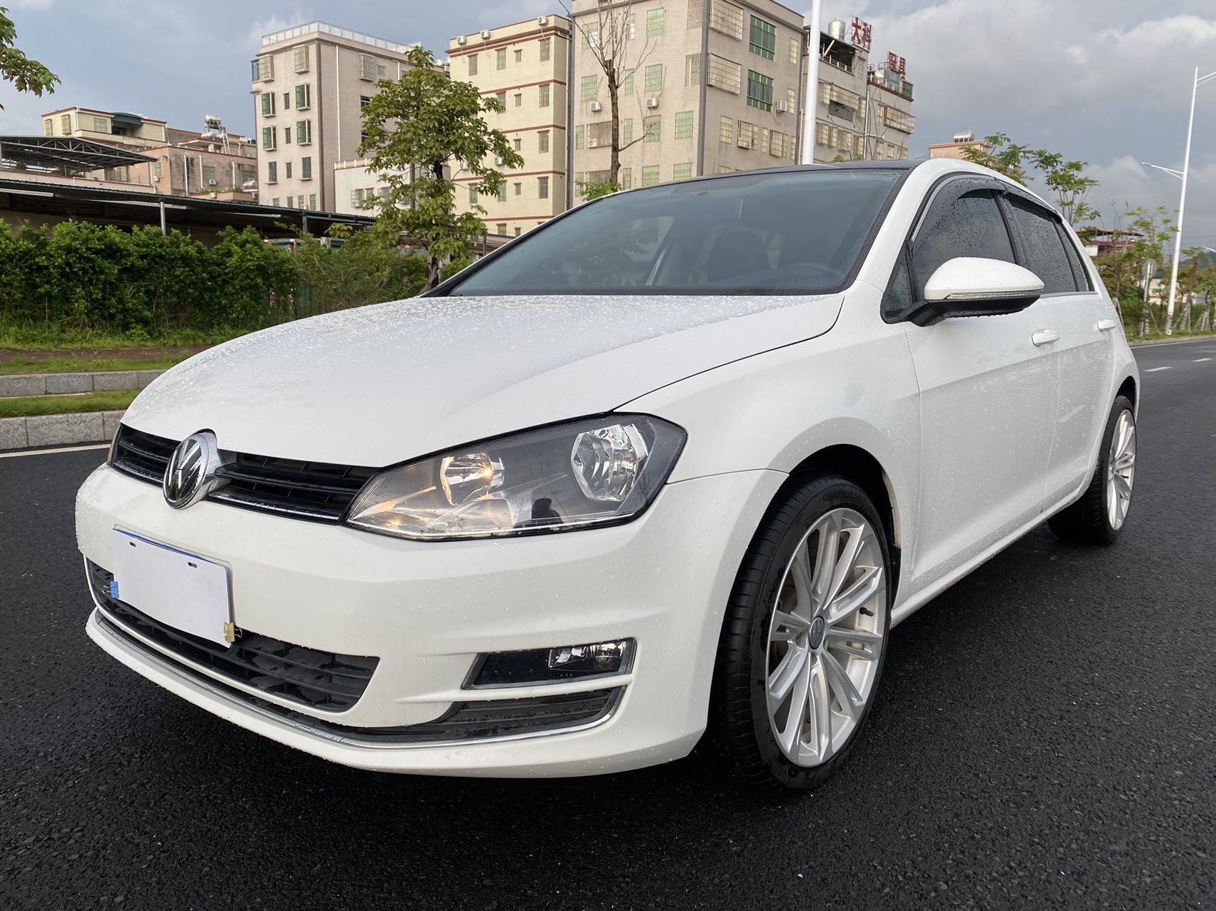 Volkswagen Golf 2015 car image 