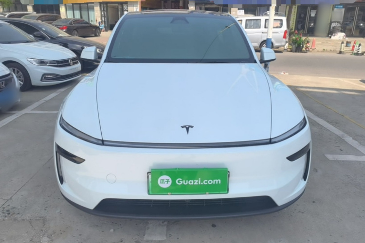 Tesla Model Y 2026 car image #3