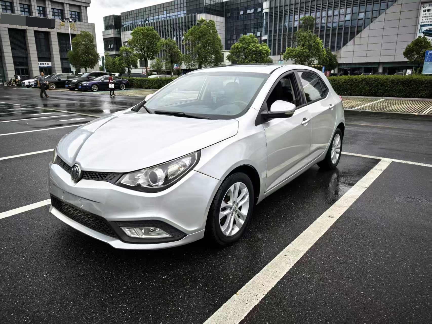 MG 5 2012 MG 5 2012 car image