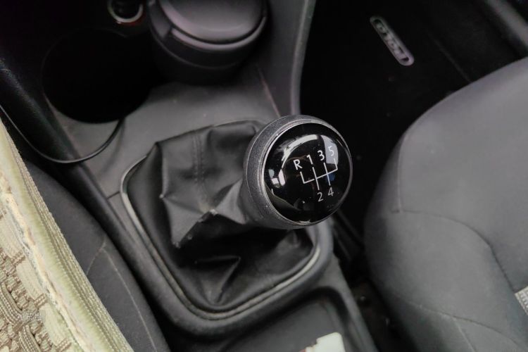 Volkswagen Polo 2014 car image #16
