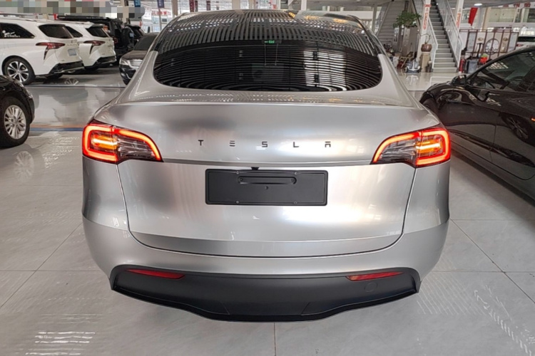 Tesla Model Y 2024 #4 Tesla Model Y 2024 car image #4