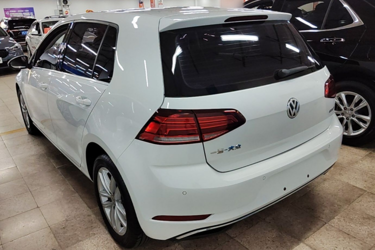 Volkswagen Golf 2018 car image #5