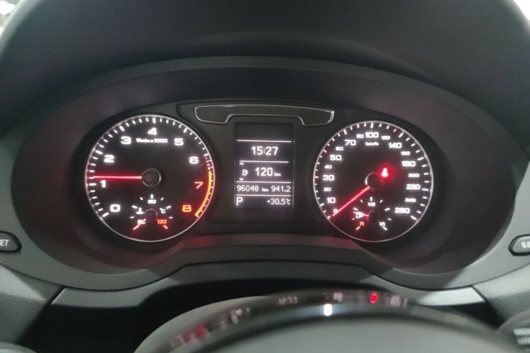 Audi Q3 2017 car image #15