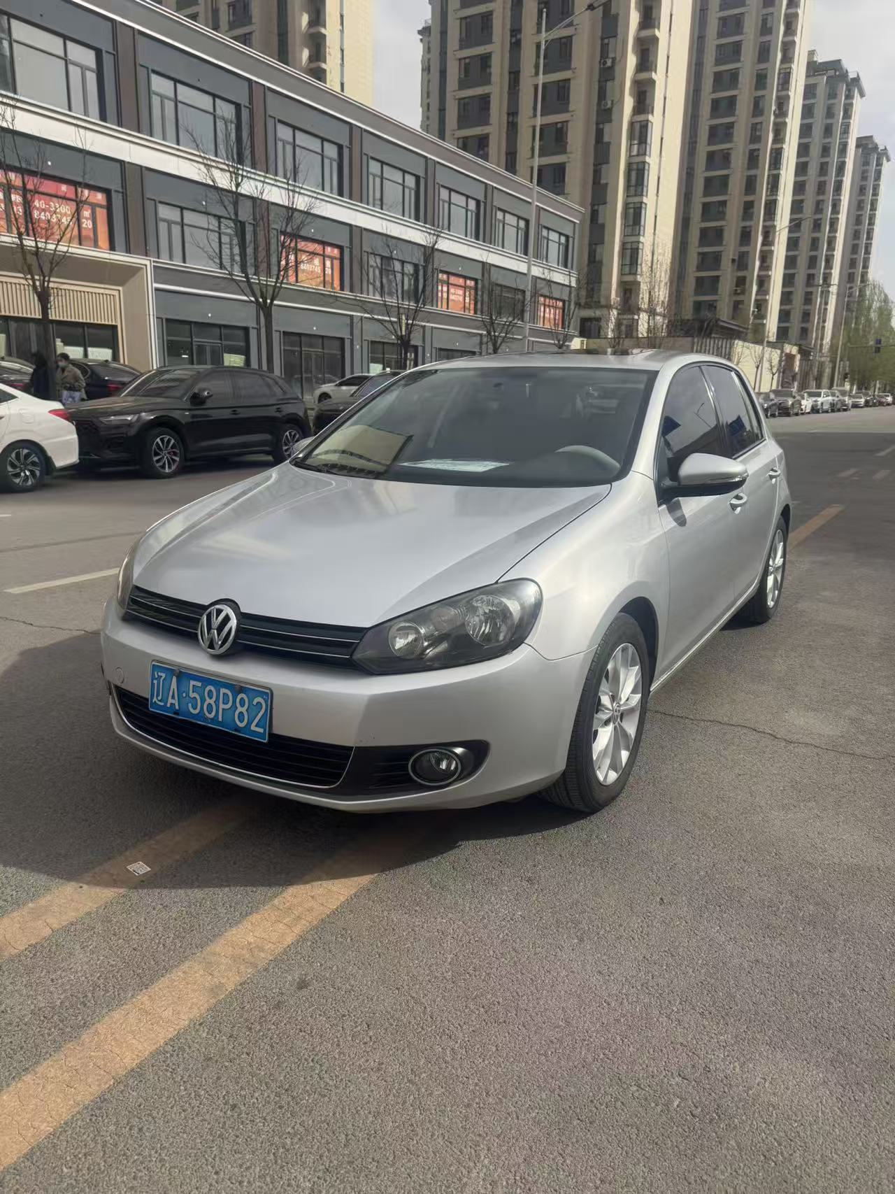 Volkswagen Golf 2010 Volkswagen Golf 2010 car image