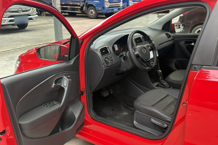 Volkswagen Polo 2018 car image #18