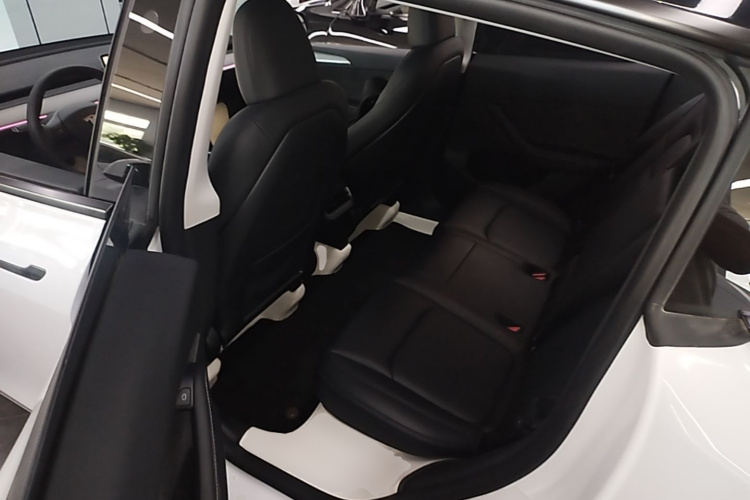 Tesla Model Y 2024 #17 Tesla Model Y 2024 car image #17