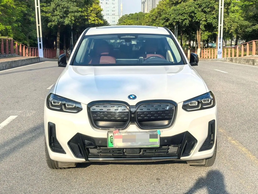 BMW iX3 2023 car image #2