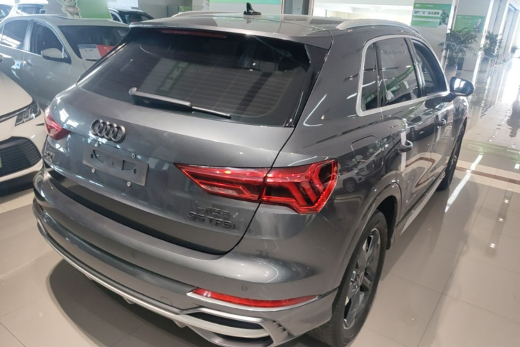 Audi Q3 2023 car image #5