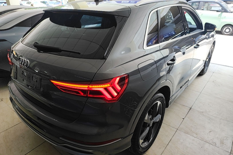 Audi Q3 2020 car image #5