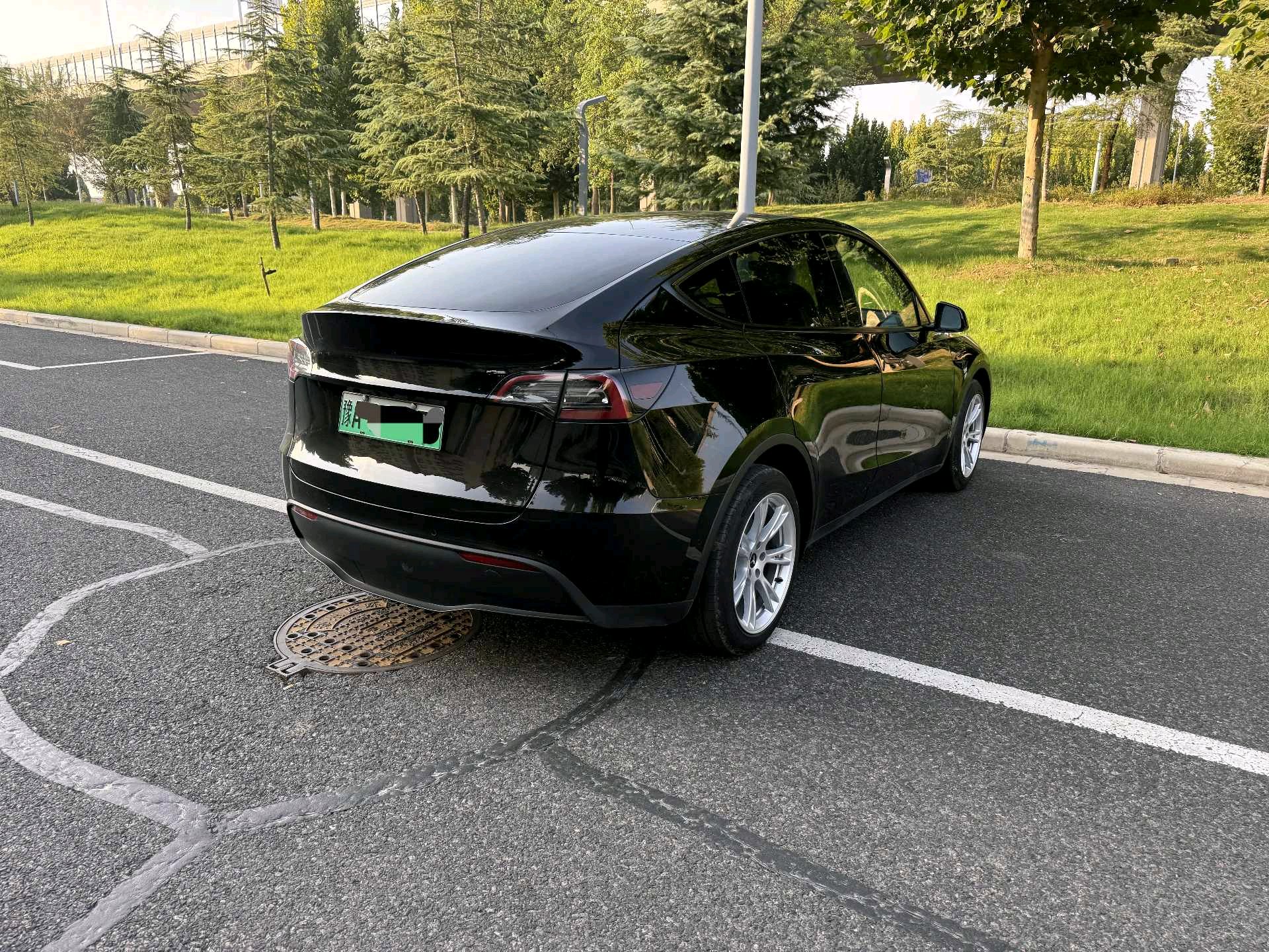 Tesla Model Y 2022 صورة سيارة #2