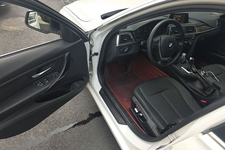 BMW 3 Series 2016 car image #16