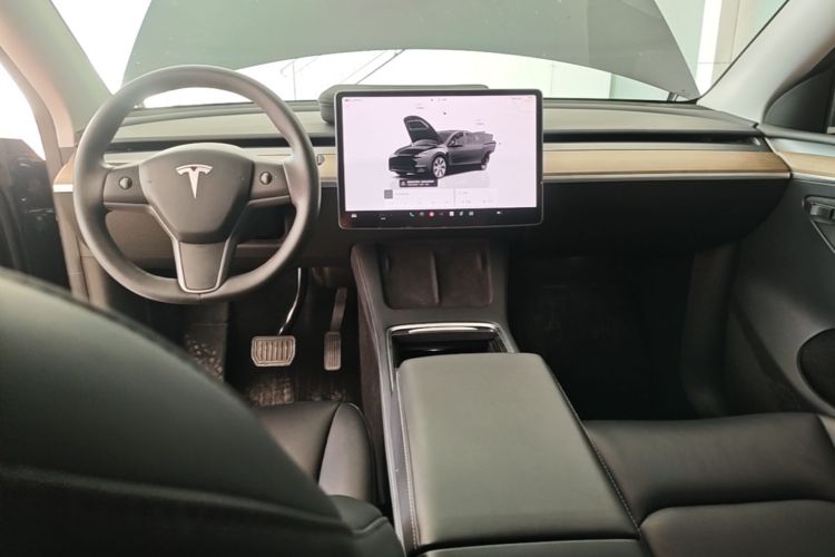 Tesla Model Y 2023 #10 Tesla Model Y 2023 car image #10