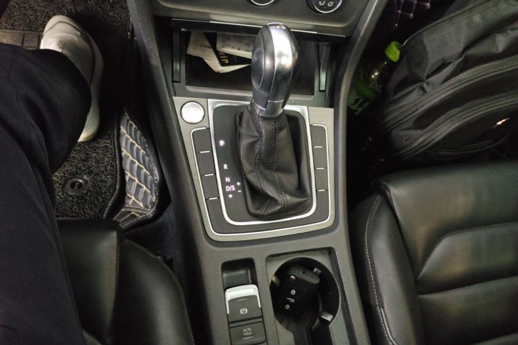 Volkswagen Golf 2016 car image #14