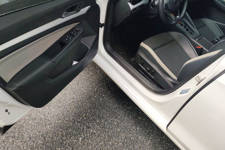 Volkswagen Golf 2024 car image #18
