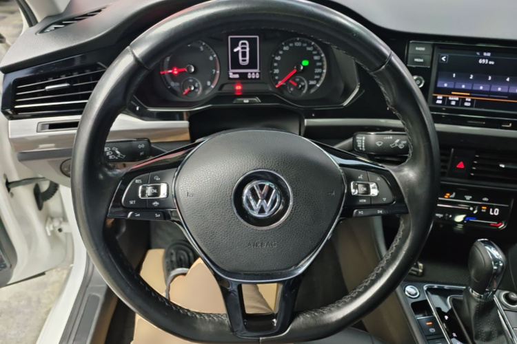 Volkswagen Bora 2020 car image #11
