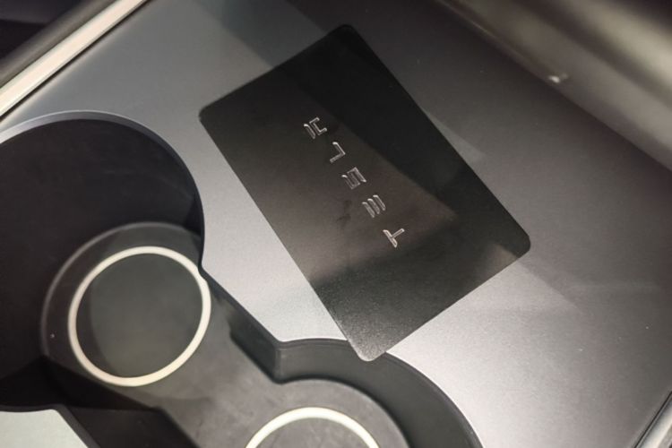 Tesla Model 3 2023 car image #9