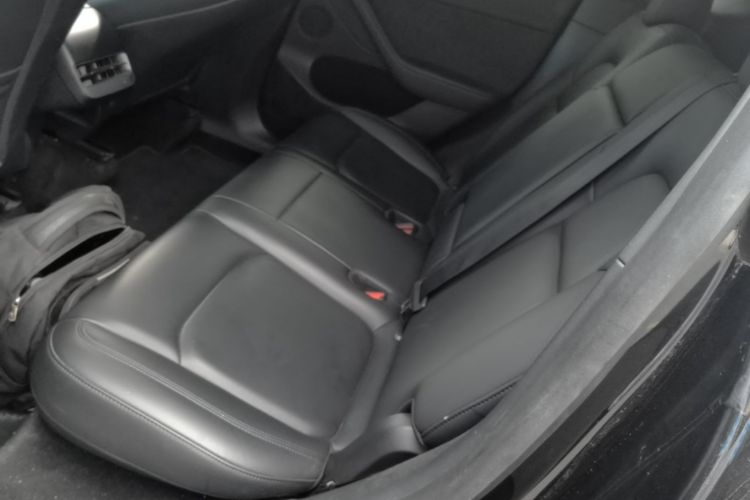 Tesla Model Y 2021 car image #17