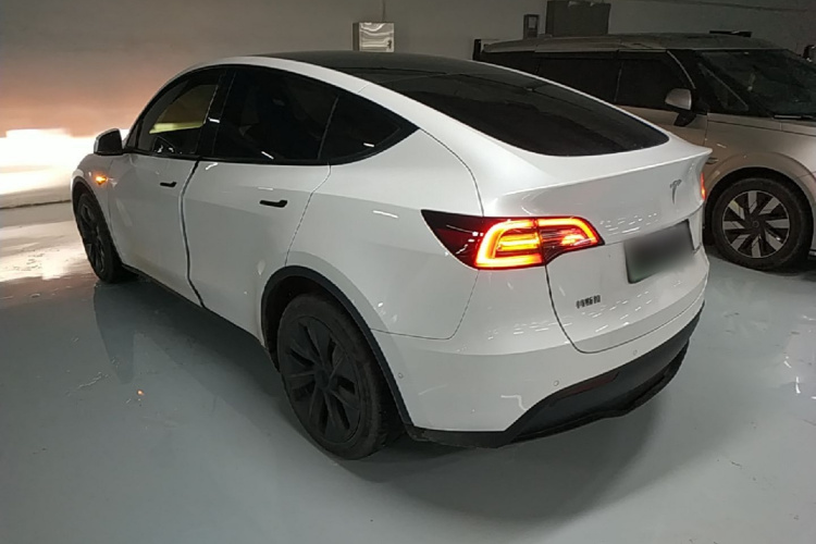 Tesla Model Y 2024 car image #5