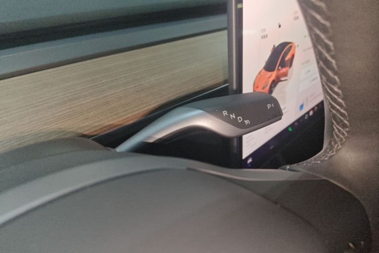 Tesla Model 3 2023 car image #14