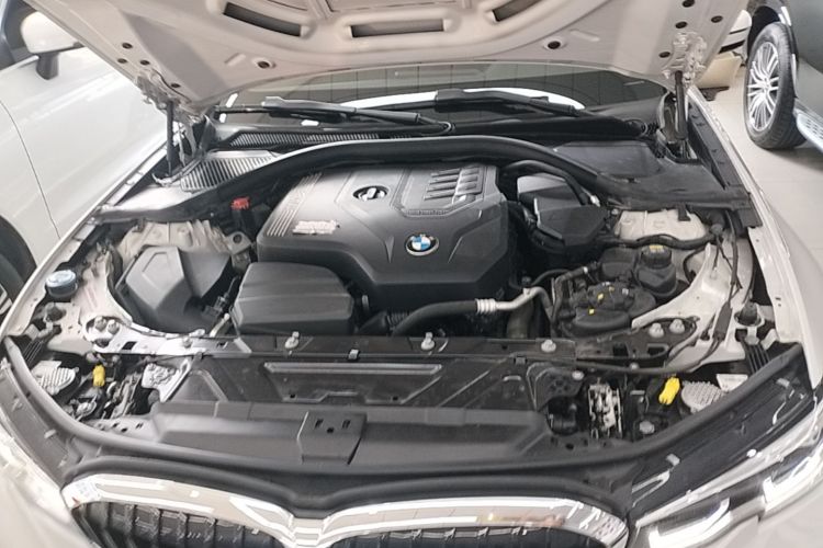BMW 3 Series 2020 car image #20