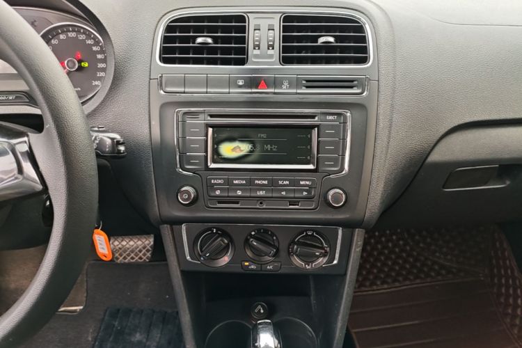 Volkswagen Polo 2015 #13 Volkswagen Polo 2015 car image #13