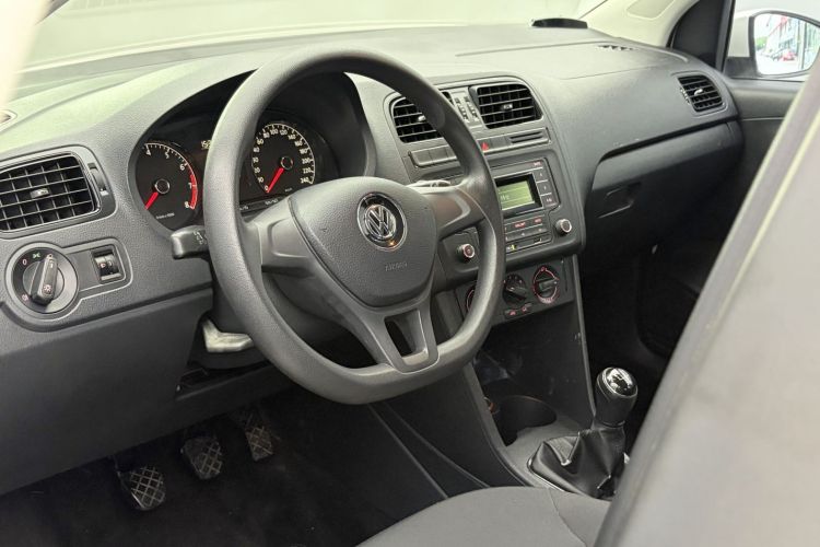 Volkswagen Polo 2015 #10 Volkswagen Polo 2015 car image #10