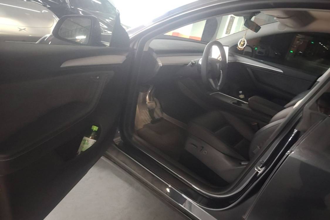 Tesla Model Y 2024 #12 Tesla Model Y 2024 car image #12