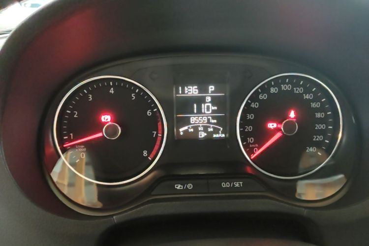 Volkswagen Polo 2016 car image #12