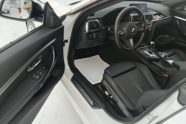 BMW 3 Series GT 2020 car image #16