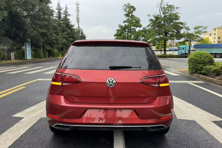 Volkswagen Golf 2018 car image #6