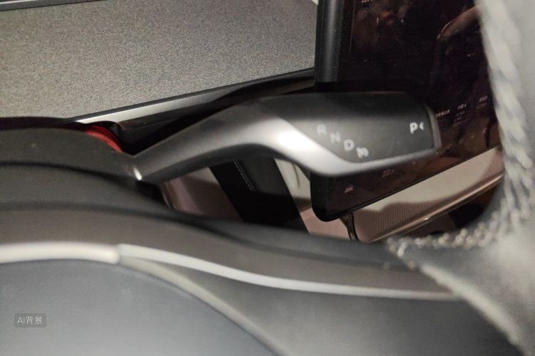 Tesla Model Y 2024 #16 Tesla Model Y 2024 car image #16