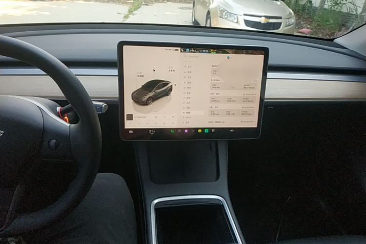 Tesla Model Y 2023 #10 Tesla Model Y 2023 car image #10