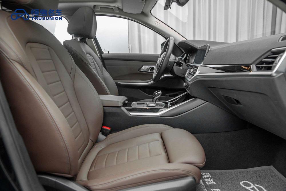 BMW 3 Series 2020 car image #21