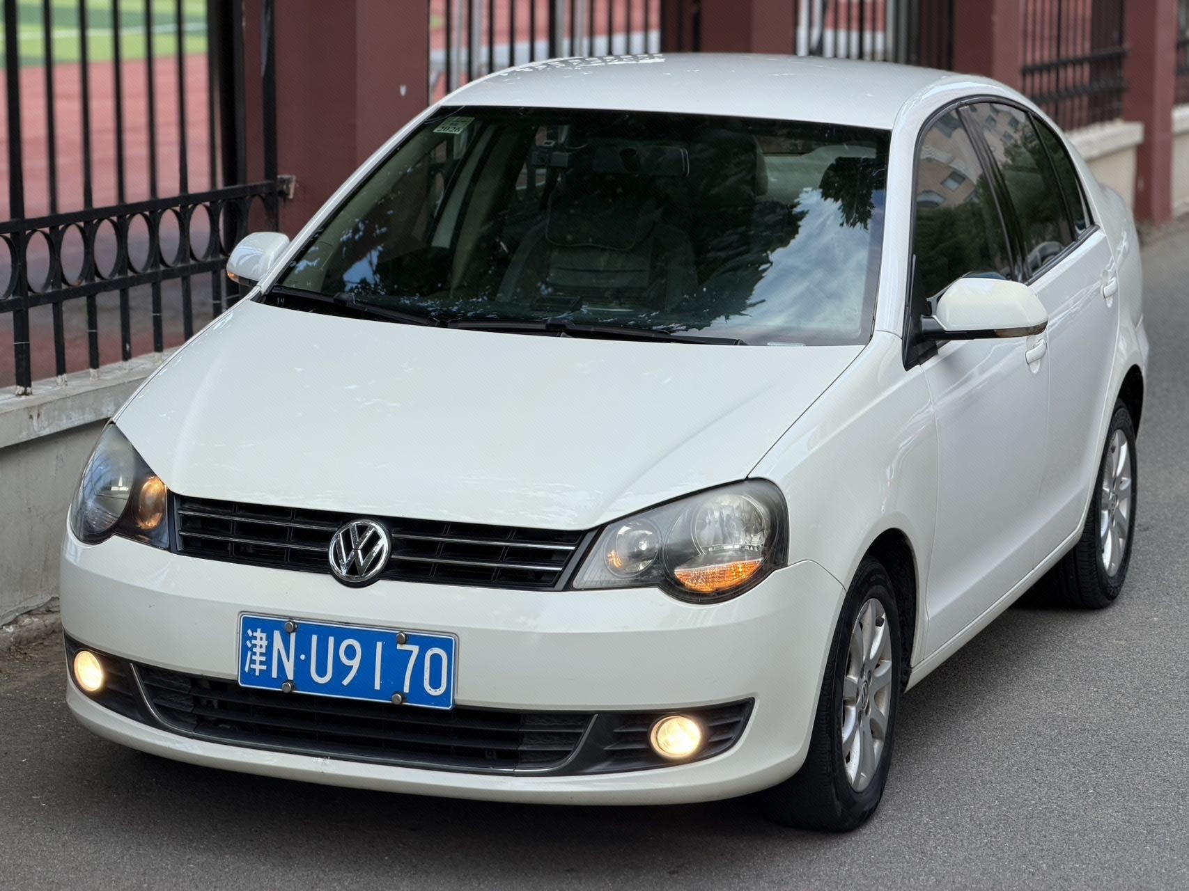 Volkswagen Polo 2012 car image 