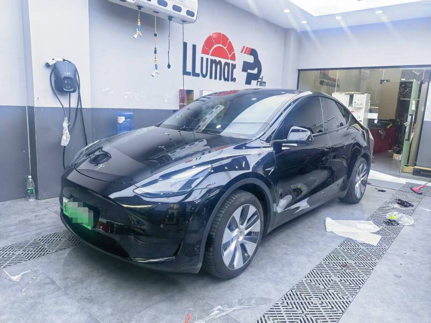 Tesla Model Y 2023 car image 