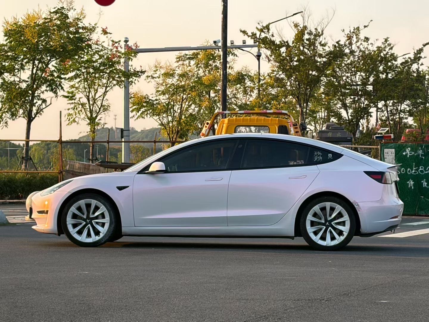 Tesla Model 3 2021 car image #3