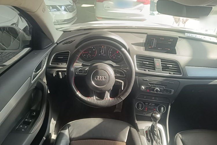 Audi Q3 2016 car image #15