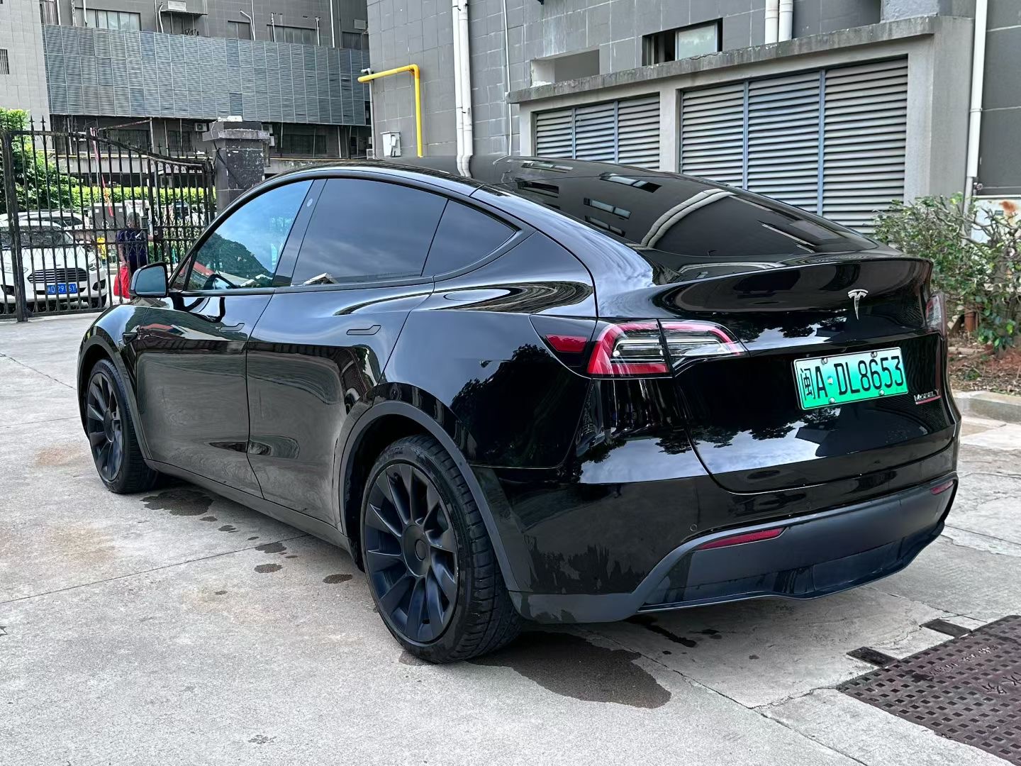 Tesla Model Y 2022 #4 Tesla Model Y 2022 car image #4