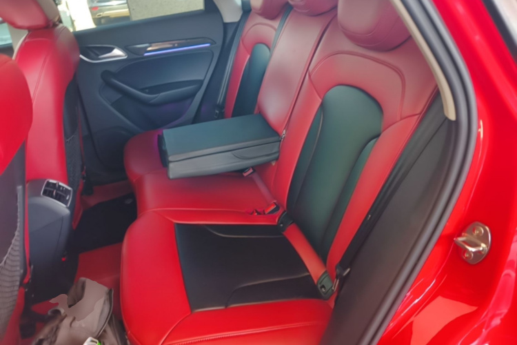 Audi Q3 2018 car image #13