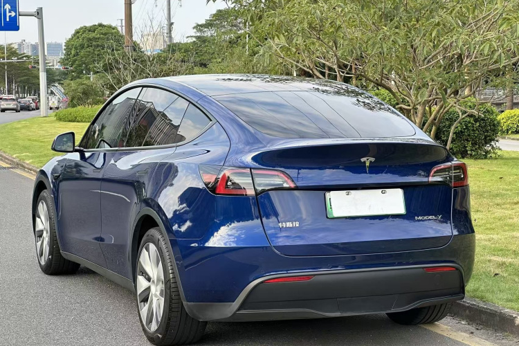 Tesla Model Y 2022 #5 Tesla Model Y 2022 car image #5